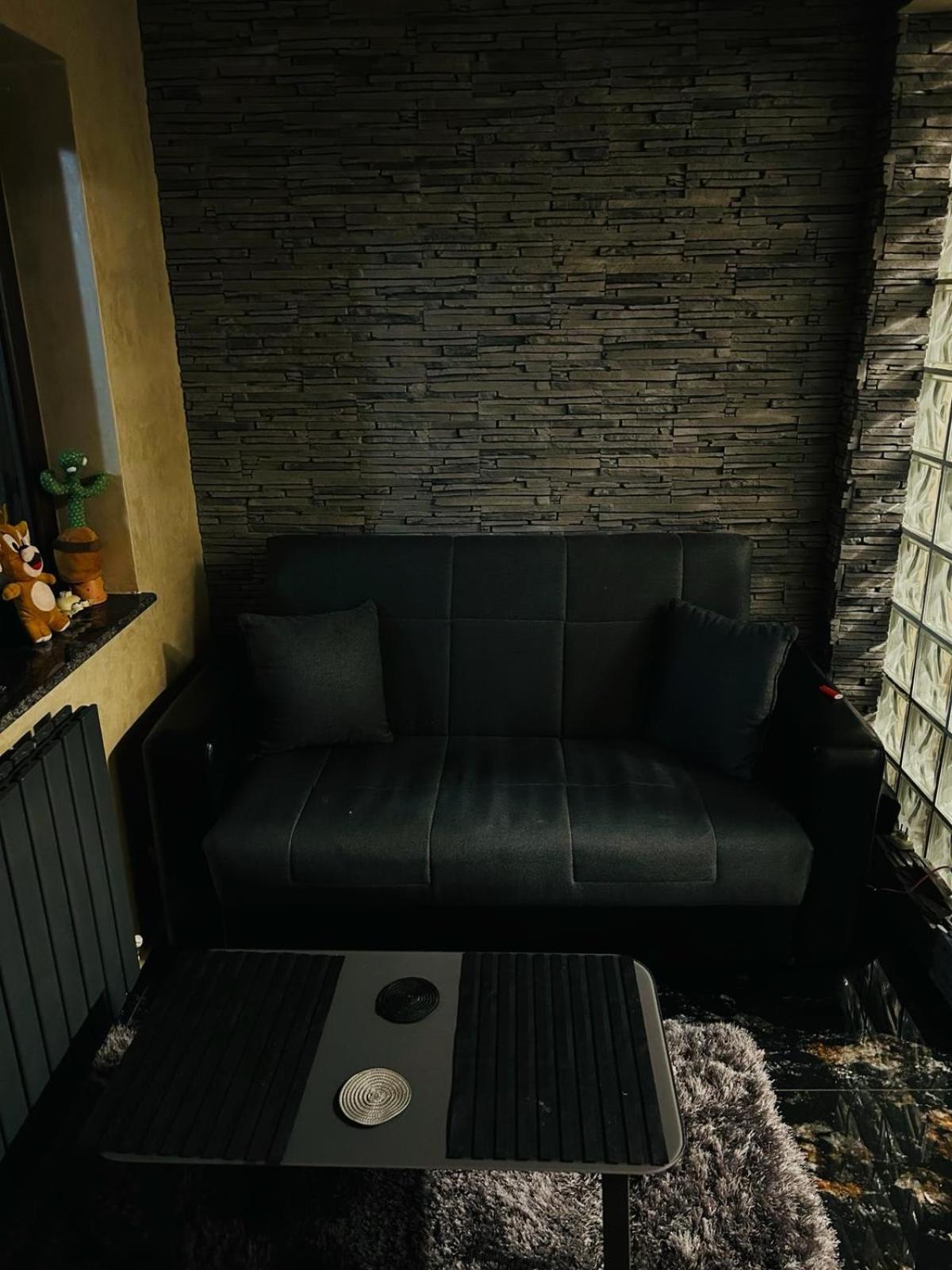 קריובה Lovely 1 Bedroom Flat In A 2 Ground Floor House מראה חיצוני תמונה